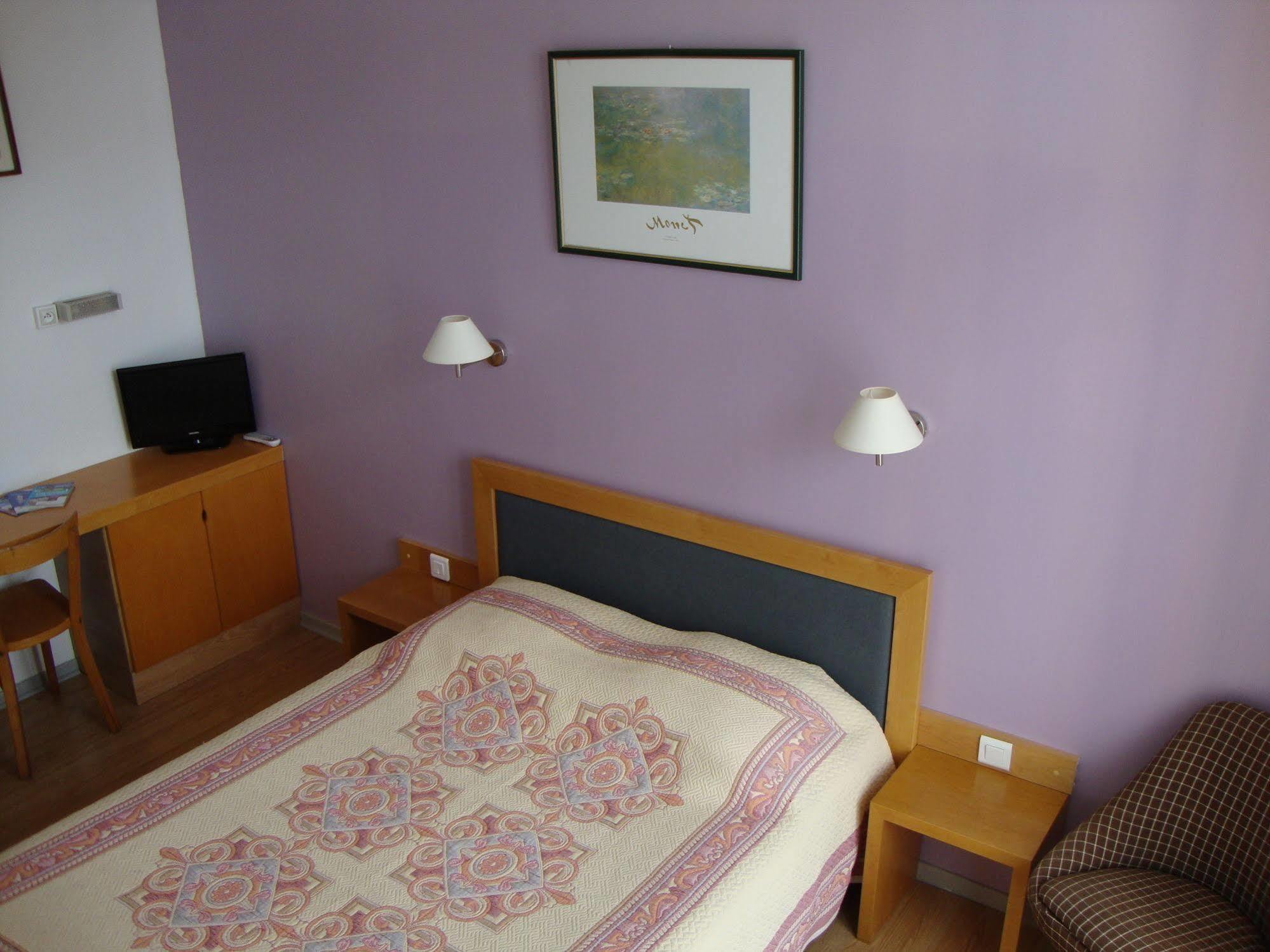 Au Petit Languedoc Hotel Lourdes