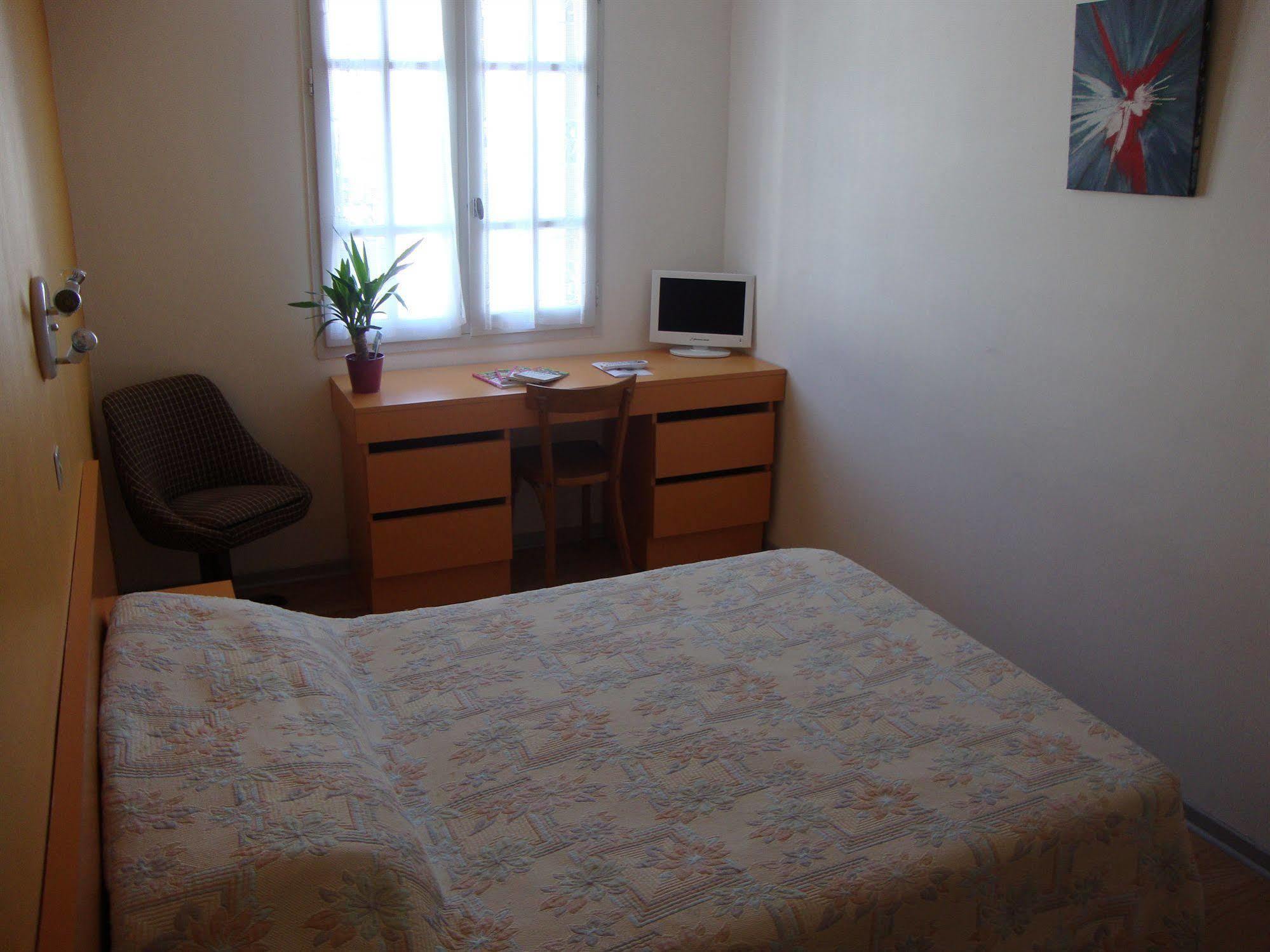 Au Petit Languedoc 2* Lourdes