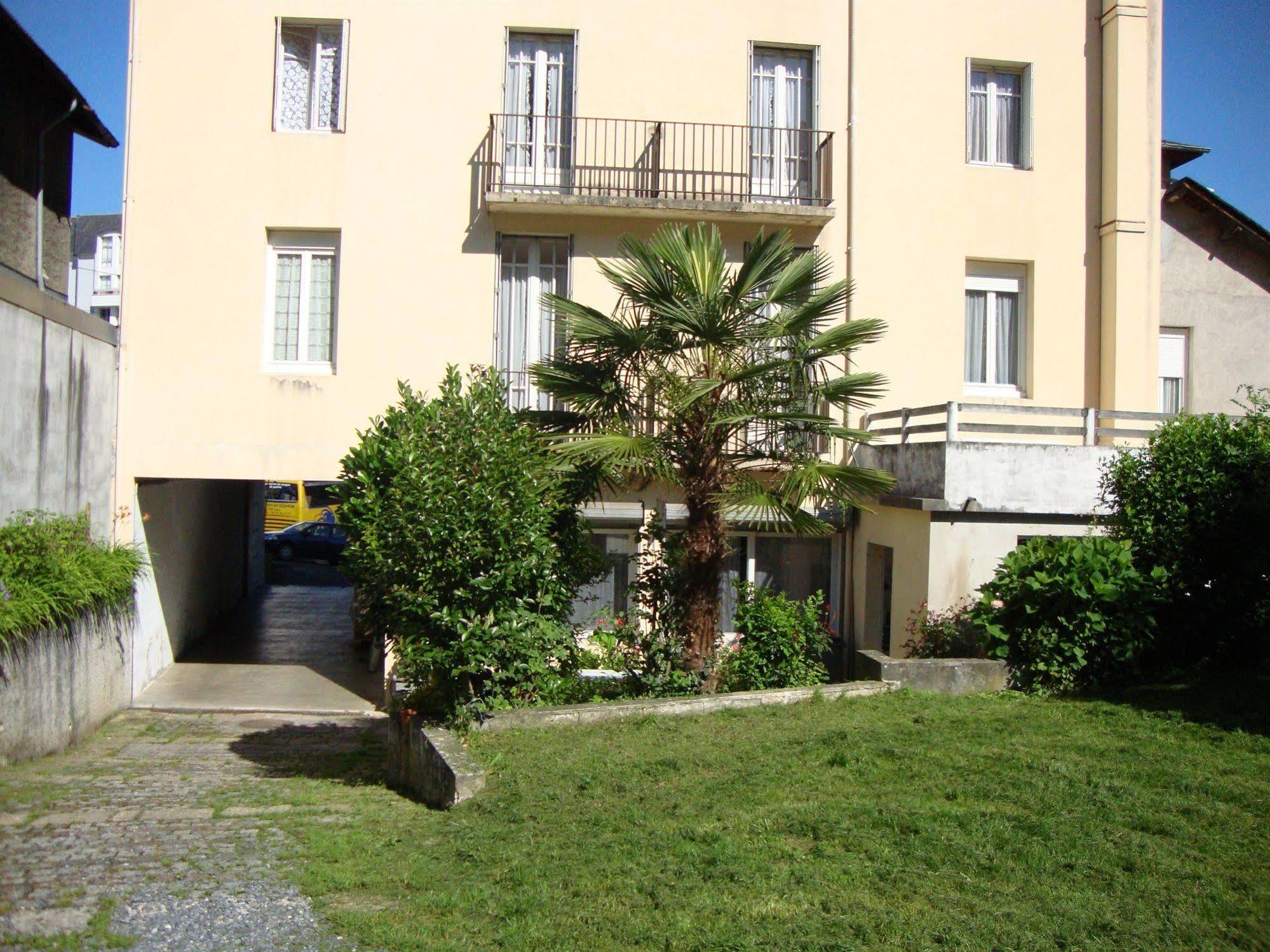 Au Petit Languedoc Hotel Lourdes